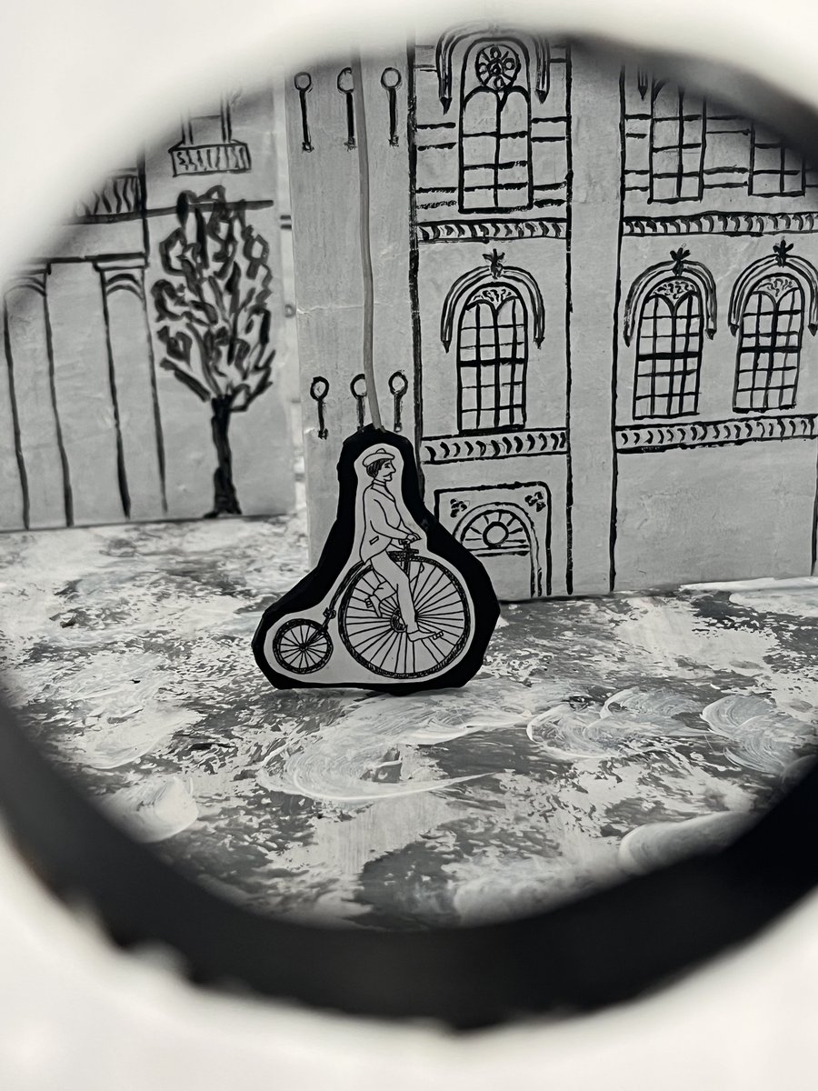 The Smallest Theater in the World: an introduction to teatro lambe-lambe image