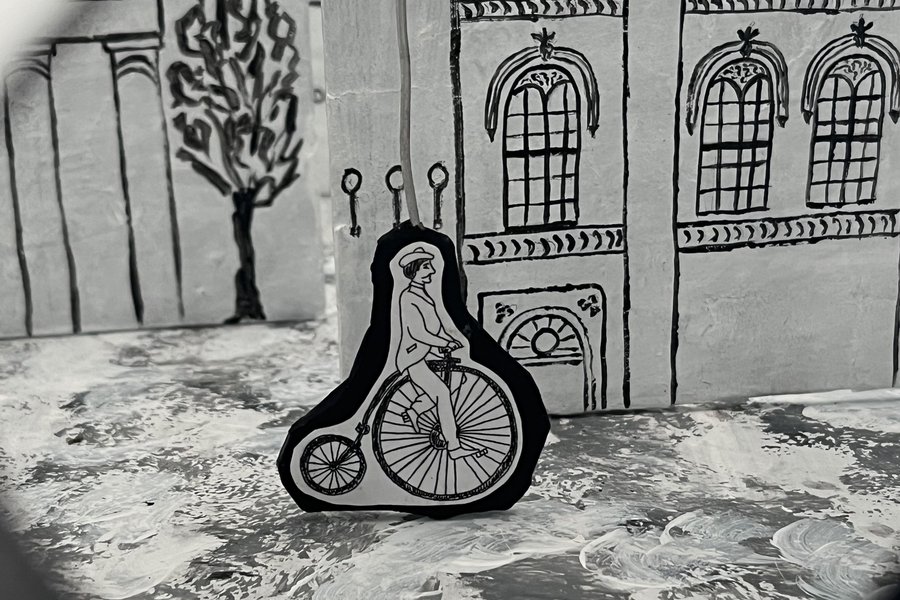 The Smallest Theater in the World: an introduction to teatro lambe-lambe image