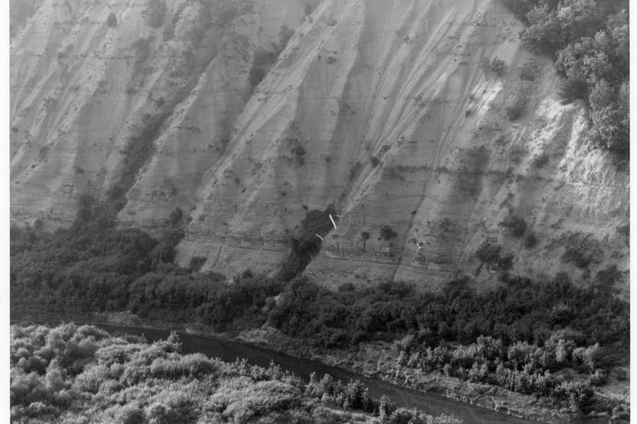 Black and White Printing in the Darkroom image